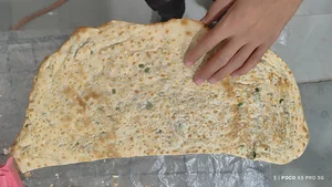 کولیره و کلانه و نان سنتی ایوب