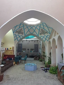 مهمانسرا خانه سبز.کافه کبریا