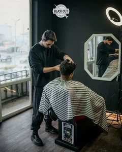 آرایشگاه مردانه black cut