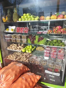 بازارچه میوه بلوط
