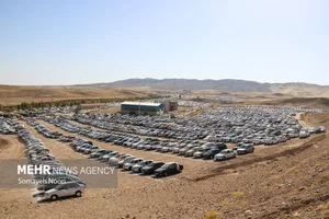 پارکینگ مرکز خرید آف لند