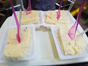 آبمیوه و بستنی حاج علی
