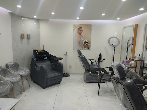 آرایشگاه عروس شب