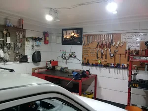 کیلینیک تخصصی خودرو رویال ( استاد علی منصوری مهر )