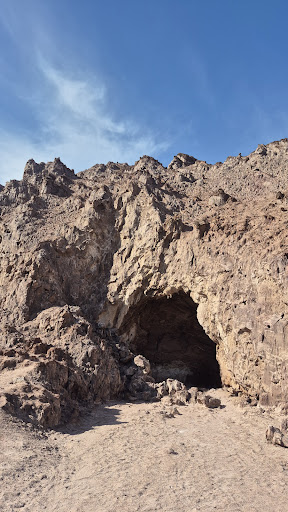 جاده غار نمکدان