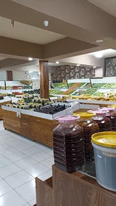 فروشگاه بزرگ میوه و تره بار طبیعت