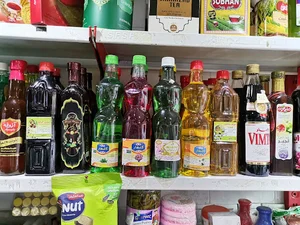 عرقیات و ترشیجات نشاط
