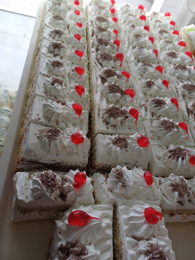 بستنی وشیرینی روژین
