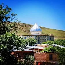 زیارت گاه سید احمد معراجی سید احمد معراجی یکی از عارفان برجسته معاصر است که  بیشتر عمر خود را در روستای اِسبو یا سفیداب شهرستان خلخال و بخش خورش‌رستم  سپری نمود و