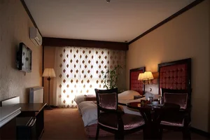 استخر هتل شادی 5