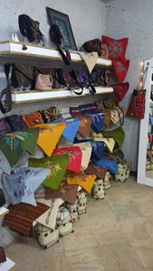 گالری خانم هنر(فروشگاه صنایع دستی بومی)