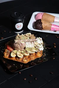 آبمیوه و بستنی آلوبالو