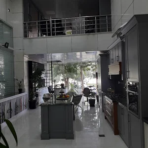 دکوراسیون وکابینت آذین