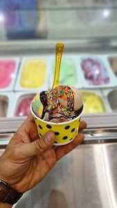 آبمیوه و بستنی خان بابا