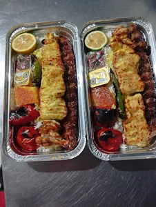 تهیه غذای عارف خان