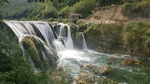 عطلة الفصول للسفر و السياحة HOLIDAY SEASONS TRAVEL & TOURISM