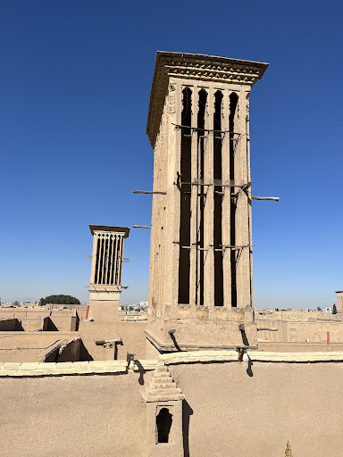گروه هنری ۲۲۰