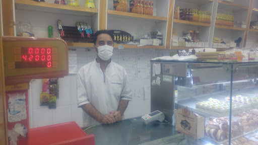 شیرینی سرای بزرگ کریمی( گروه صنعتی خواهان)( تولید کیک وکلوچه)
