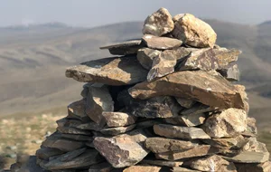 نکات مهم دفینه زیر سنگ چین | گنج یابی با سنگ چین