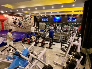 مجموعه تفریحی غذایی کافه کلاپ آوان