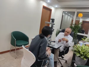 فوق تخصص چشم پزشک جراح لیزیک دکتر سید حسام هاشمیان 2