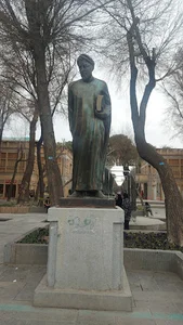 مجسمه شیخ بهایی
