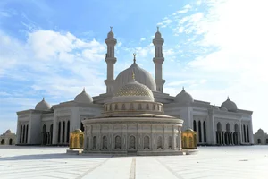 مسجد آیت الله درچه ای پایگاه کمک به مناطق محروم تحت تولیت آیت الله صالحی تبار