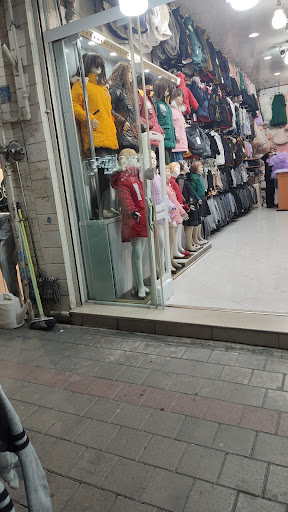 بازار پوشاک خیابان مدرسه