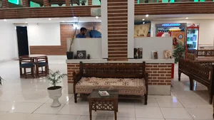 رستوران سنتی نوارس شاوور