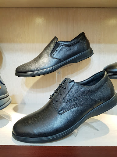 کیف و کفش آداک