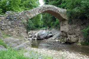 داش کورپی سی ،پل سنگی