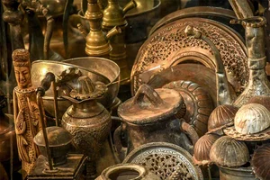 عایق سفید حکیمیان