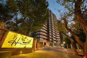برج باغ گلدن تاور