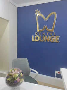 Dental lounge دنتال لانژ دکتر حميدرضا محققیان دکتر مونا مهرعلیئی دکتر آناهیتا مهر علیئی