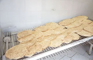 نان سنتی ماه بانو