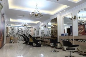 سالن زیبایی منیر خسروی