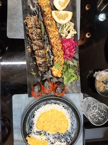 کافه رستوران رز طلایی