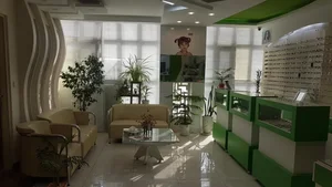 معاینه چشم و عینک بهار - اپتومتریست آزرم وحیدی 2