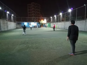 زمین چمن خورشید