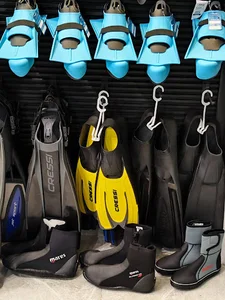 Swim Club فروشگاه لوازم شنا و غواصی