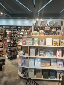 مرکز کتاب خانواده 4