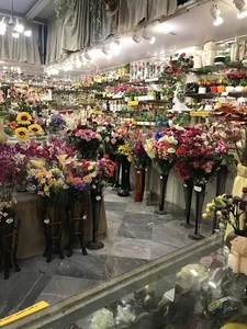 فروشگاه گل یاس عرضه کننده انواع گل مصنوعی و لوازم کادویی
