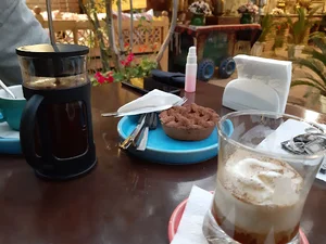 کافه باغ سعادت