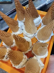 بستنی‌ گل آذین 4