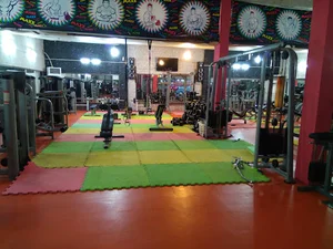 باشگاه بدنسازی مکث