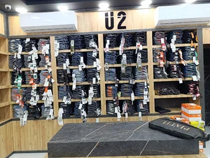 فروشگاه پوشاک U2