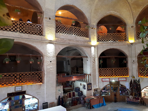 رستوران و سفره خانه سنتی حجره