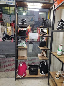 پوشاک تک