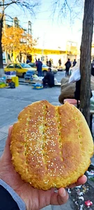 نان شیرمال داغ پشت وانتی