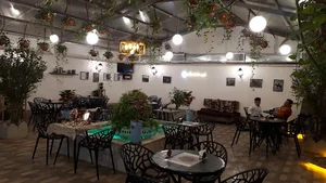 کافه رستوران شب‌های روشن